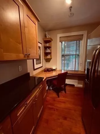 Boston, MA 02108,92 Beacon St #3