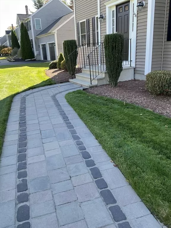 Taunton, MA 02780,154 Appaloosa Way