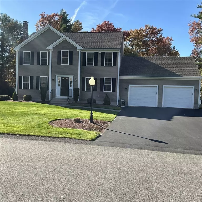 Taunton, MA 02780,154 Appaloosa Way