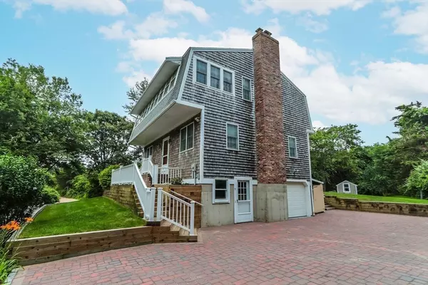 Orleans, MA 02653,9 Honeysuckle Ln