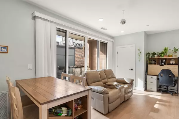 Boston, MA 02128,275-279 Border St #302