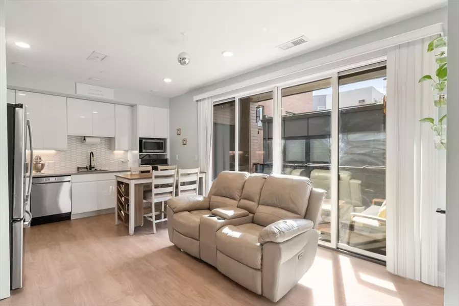 275-279 Border St #302, Boston, MA 02128