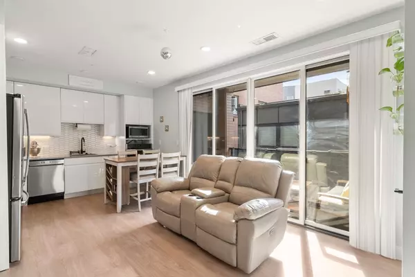 275-279 Border St #302, Boston, MA 02128