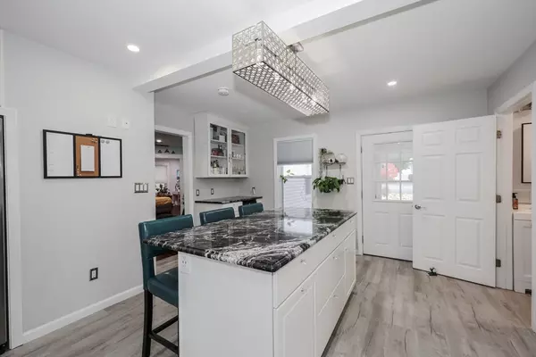 Dracut, MA 01826,35 Honora Ave