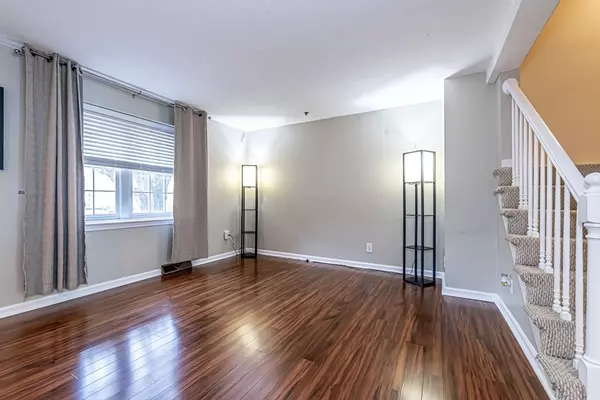 Dracut, MA 01826,148 Flower Lane #14