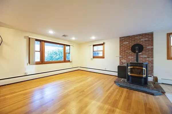 Holliston, MA 01746,625 Norfolk St