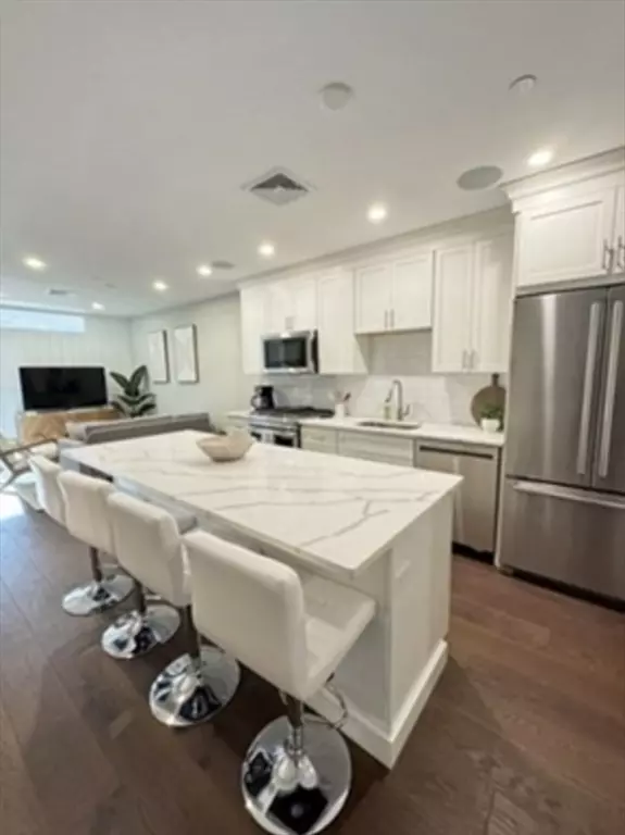 480 W Broadway #6, Boston, MA 02127