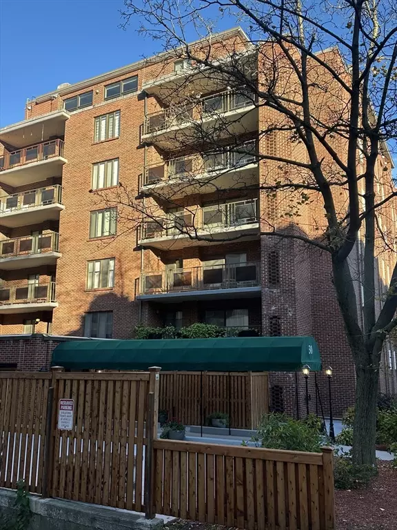 30 Stearns Rd #302, Brookline, MA 02446