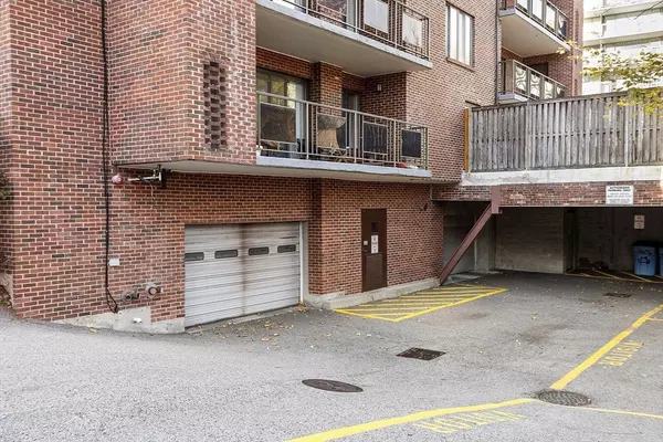 Brookline, MA 02446,30 Stearns Rd #302