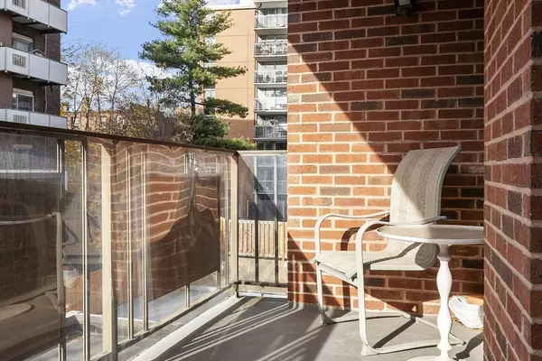 Brookline, MA 02446,30 Stearns Rd #302