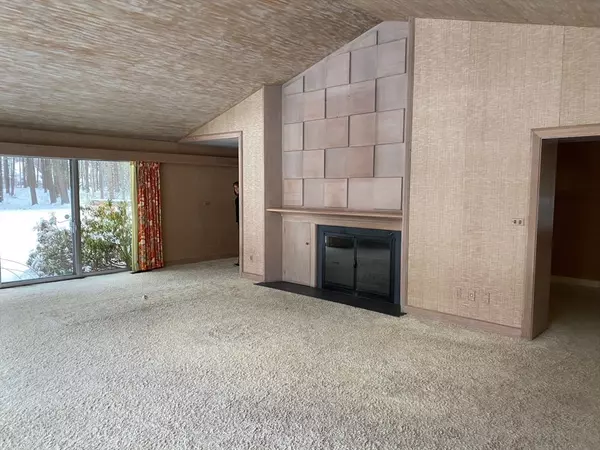 Nashua, NH 03064,19 Bartlett Ave.