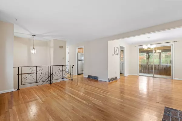 Plymouth, MA 02360,18 Lombard Street