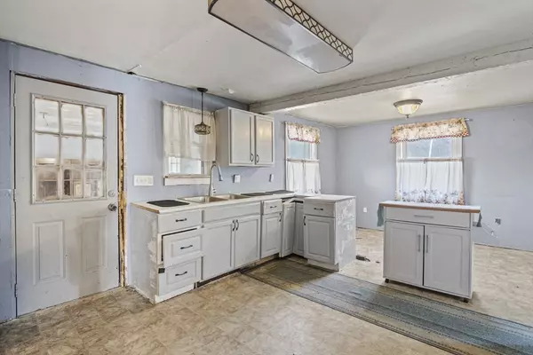 Lunenburg, MA 01462,15 White Street