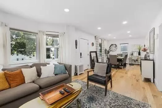 Johnston, RI 02919,10 S Long St