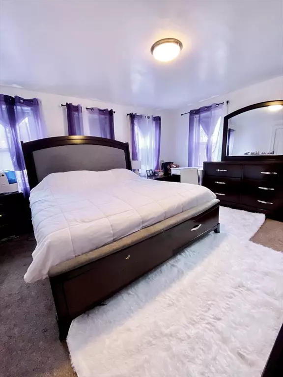 Newton, MA 02461,25 Elliot Street #25