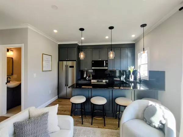 Fall River, MA 02720,93 Grove Street #1R