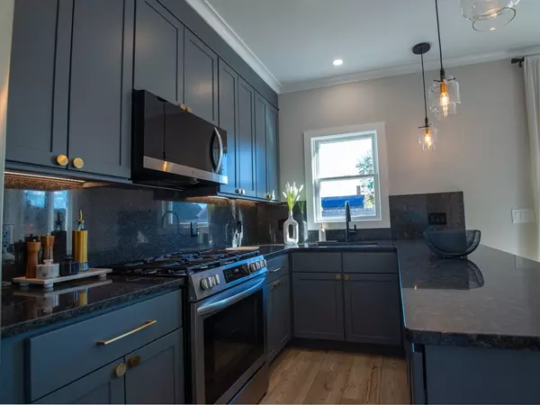 Fall River, MA 02720,93 Grove Street #1R