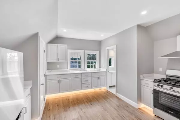 5 Beckford St #3, Beverly, MA 01915