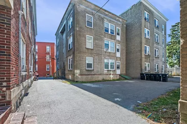 Salem, MA 01970,288-292 Washington & 5 Porter St Ct