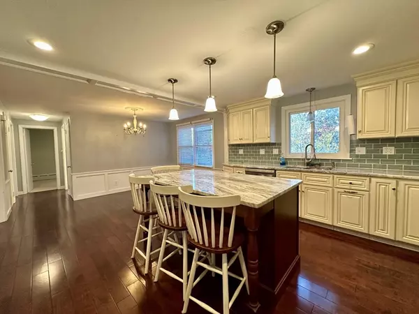 Longmeadow, MA 01106,31 Whitmun Rd