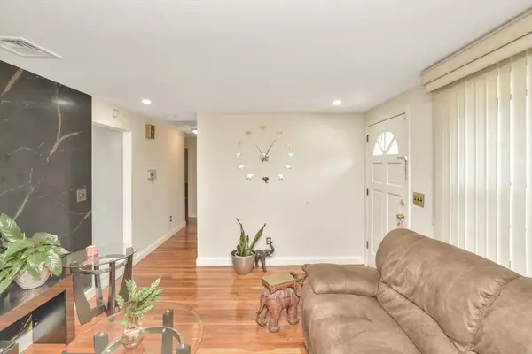 Randolph, MA 02368,26 Knights Crescent St