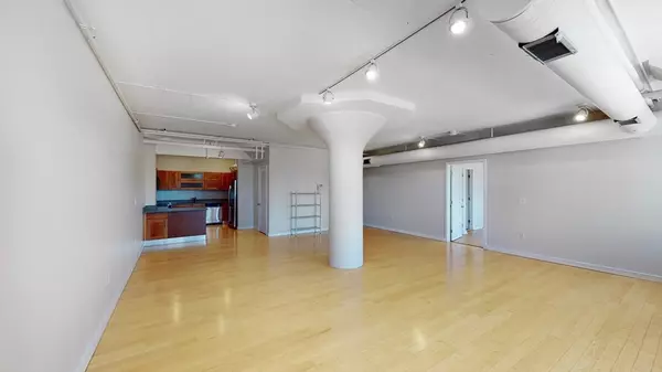 Boston, MA 02111,210 South Street #10-4