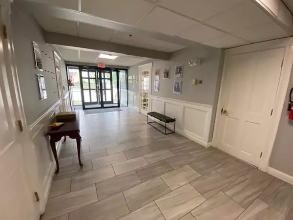 Waltham, MA 02452,520 Main St #c