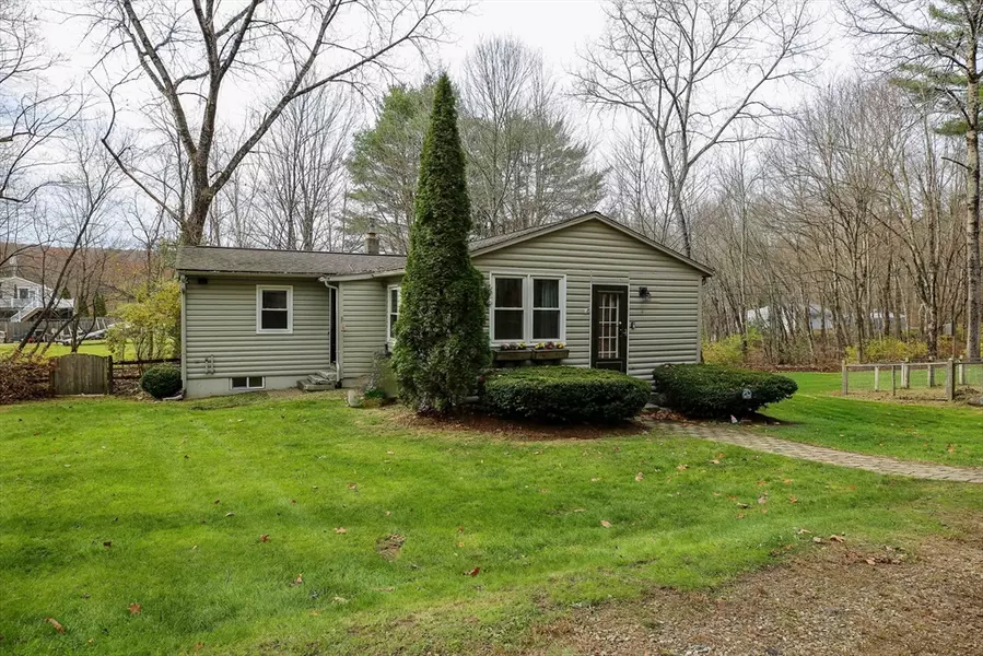 8 Juniper St, West Brookfield, MA 01585