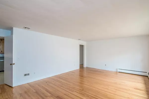 Hadley, MA 01035,34 Hockanum Rd