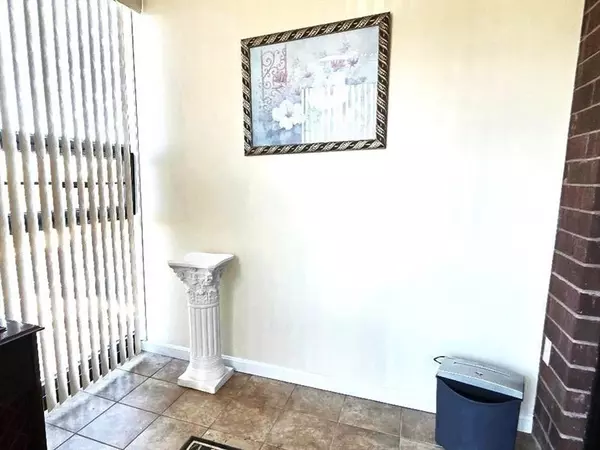 Fall River, MA 02720,4234 North Main St #103