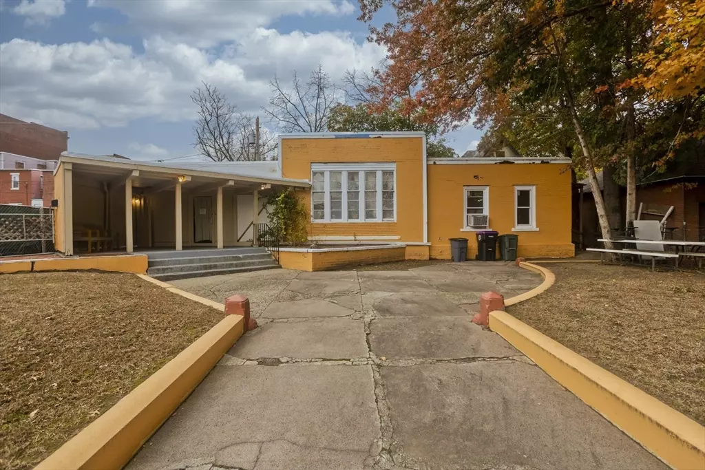 Holyoke, MA 01040,193 Elm St