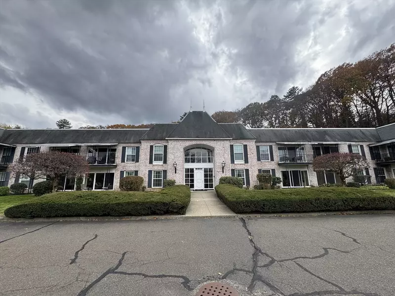 324 Russell Rd #101, Westfield, MA 01085