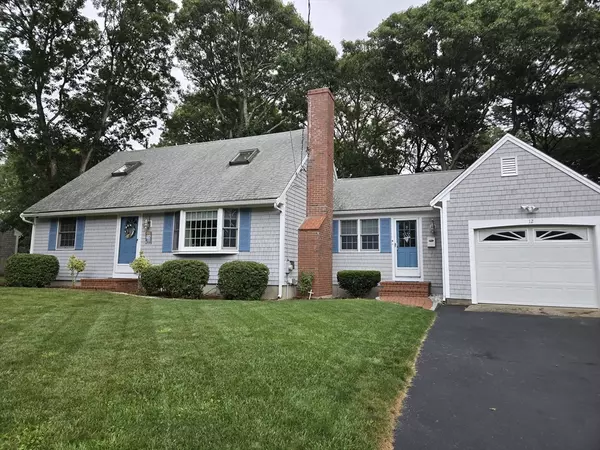 12 Town Hall Ave, Yarmouth, MA 02664