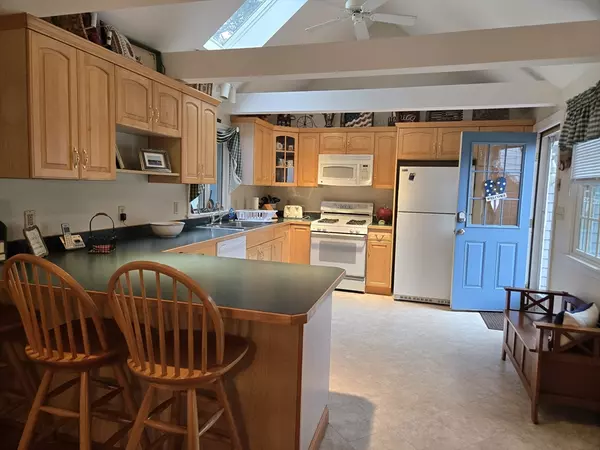 Yarmouth, MA 02664,12 Town Hall Ave