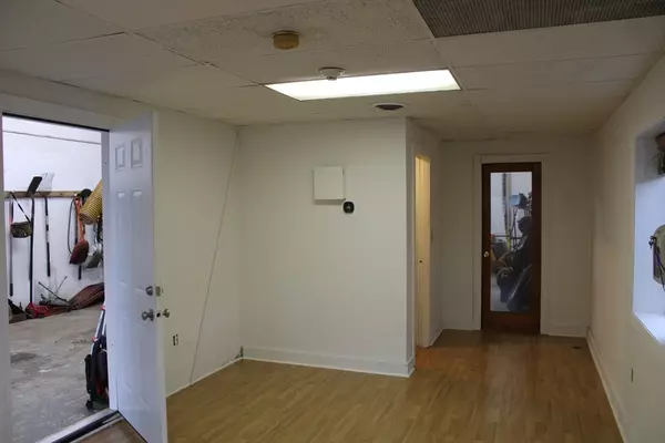 Dedham, MA 02026,1 Business #1