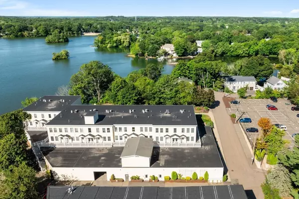 24 S Bulfinch Street #202, North Attleboro, MA 02760