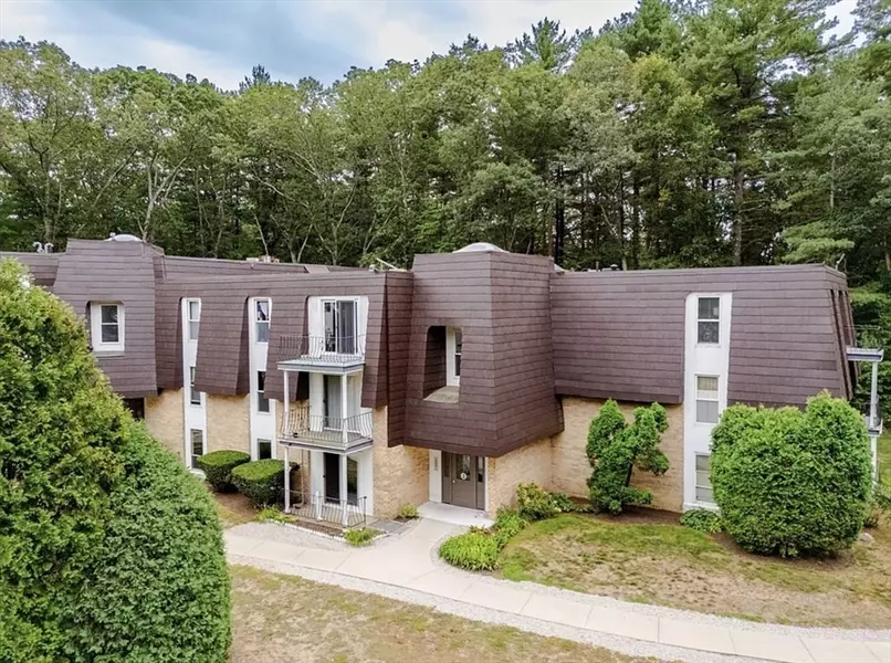 8 Shadowbrook Ln #38, Milford, MA 01757