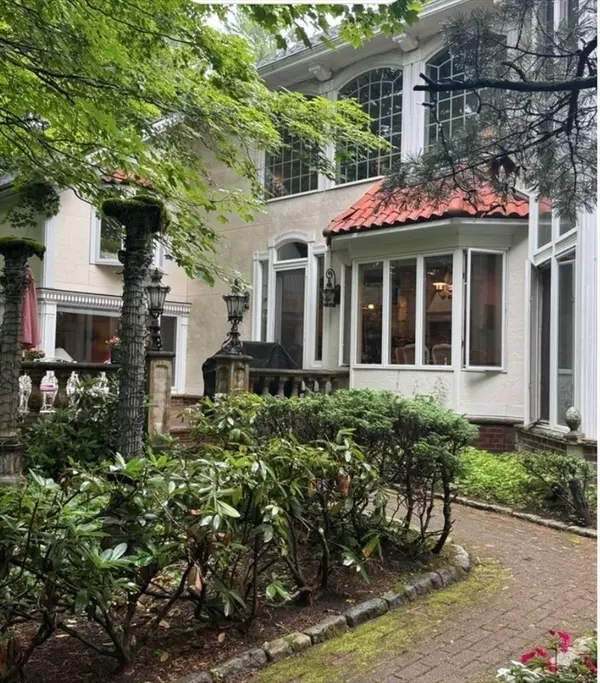 Brimfield, MA 01566,87 East Holland Road