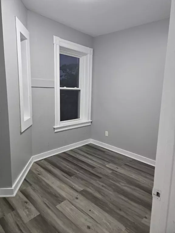 Holyoke, MA 01040,123 Walnut St #4L