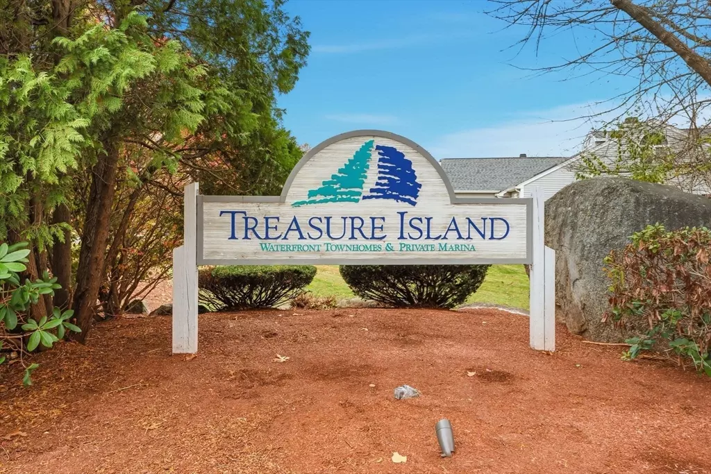 Webster, MA 01570,303 Treasure Island Rd #303