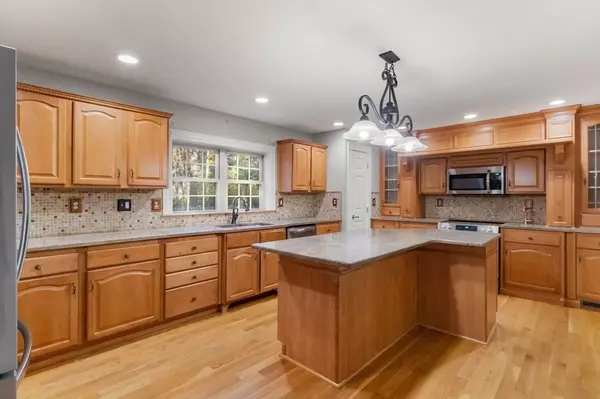 Holbrook, MA 02343,29 Belair Dr