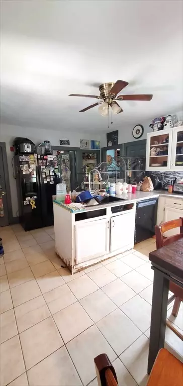 Westfield, MA 01085,1020 Russell Rd