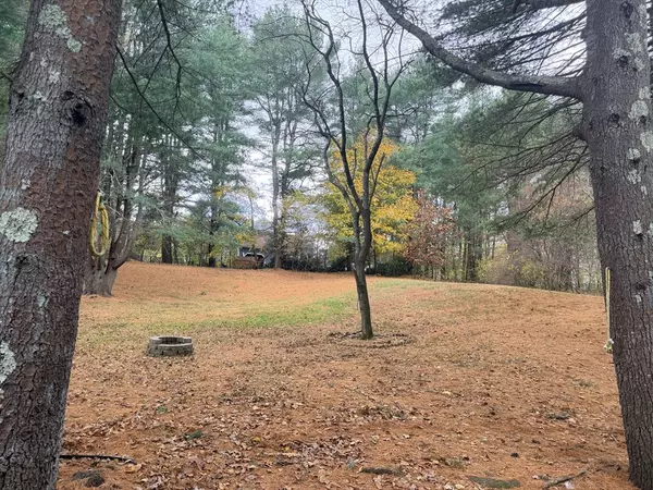 Topsfield, MA 01983,18 Boxford Rd