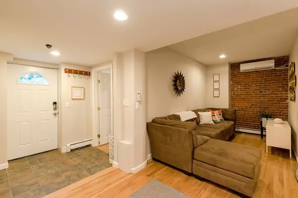 Boston, MA 02115,390 Riverway #1