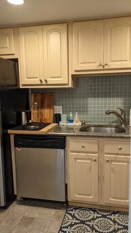 Boston, MA 02115,390 Riverway #1