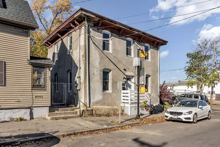 95 Hancock St, Lawrence, MA 01841