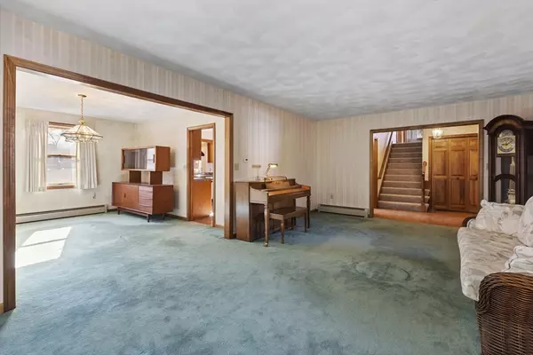 Westford, MA 01886,43 Maple Rd