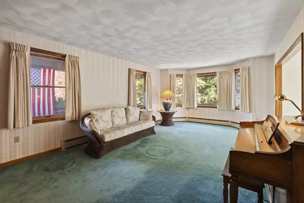 Westford, MA 01886,43 Maple Rd