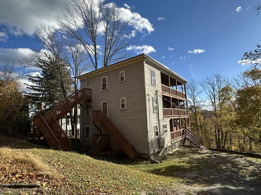 Southbridge, MA 01550,127 Cliff St