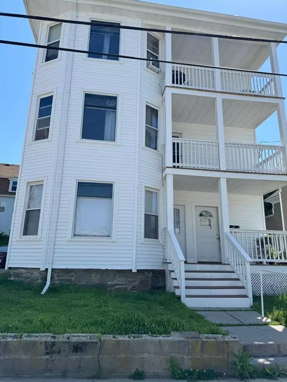 23 Mechanic St, Webster, MA 01570